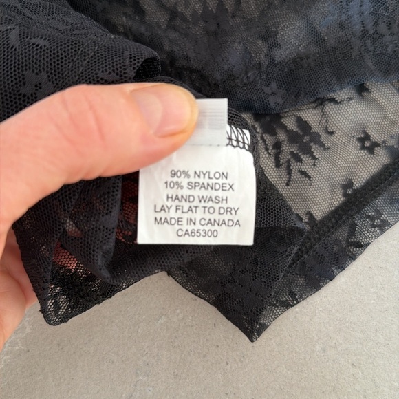 A Bronze Age Melrose stretch lace top - Picture 4 of 6